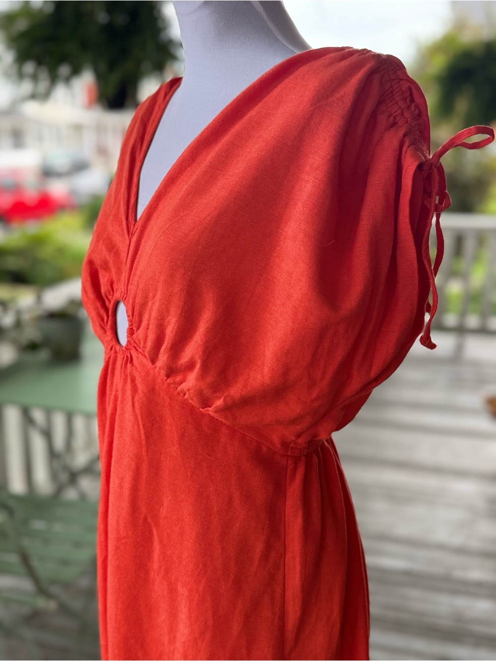 Sincerely Jules Coral‑Red Linen Maxi Dress w/ Center Cutout – Sz M - Picture 4 of 8
